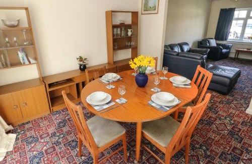 Kilgetty House | 13 Lyndhurst Avenue