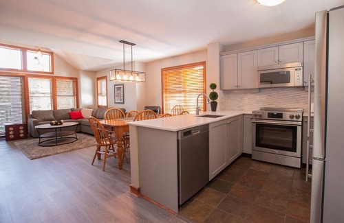 Blackcomb House | #13 Treeline Stylish 3 bedroom townhome located slope side on Blackcomb Mountain