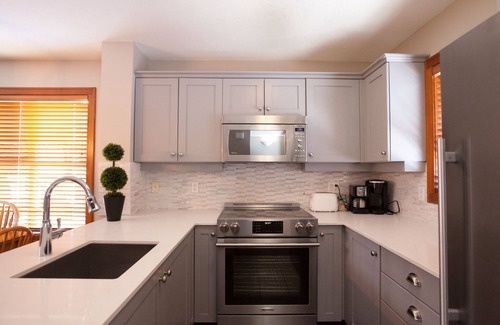 Blackcomb House | #13 Treeline Stylish 3 bedroom townhome located slope side on Blackcomb Mountain