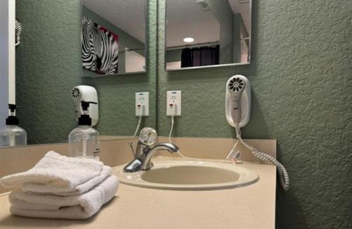 Regal Palms House | 1307 Comfortable 3-Bedroom Townhome at Regal Palms
