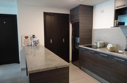 Simon Bolivar House | 1340 Quo Habitación en Lujoso Departamento a 1 minuto del Aeropuerto
