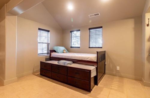 Parowan Apartment | 14 Guests 5BR 2BA At-Home Gym & Spacious Living