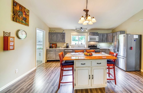 Highview House | 14 Mi to Dtwn Louisville: Holiday Vacation Home!