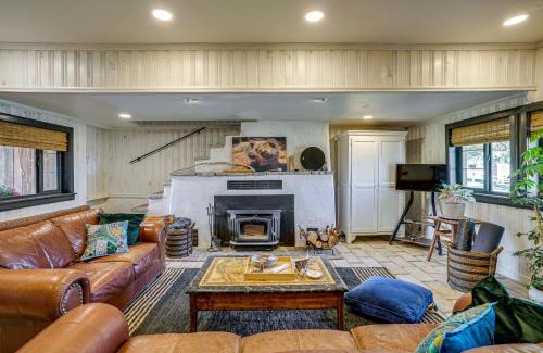 Spanish Valley House | 14 Mi to Main Street Moab Cabin with Hot Tub Access