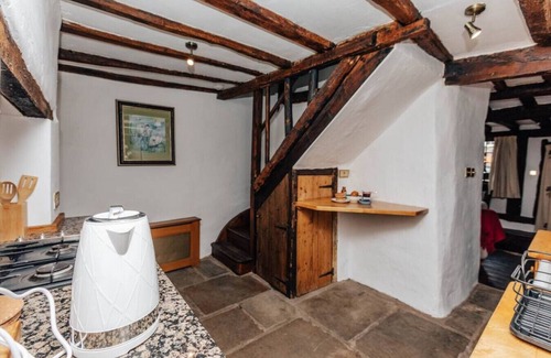 Henley-on-Thames House | 1400 Cottage An Enchanting Unique Stay - From 120 Per Night