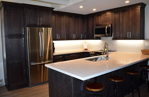 Mammoth Lakes Condo | #142 A corner unit with a view of Mammoth Mountain from the dining area