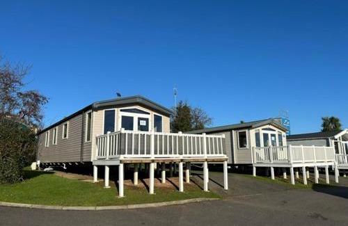 Exmouth Cabin | 15 Ivy Close, 3 Bedroom Caravan, Pet Friendly