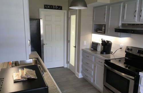 Estelle House | 15 min to Downtown New Orleans & the French Quarter and 15 min to Belle Chasse