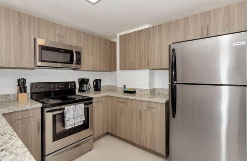 Coral Way House | 15- Minute Beach Escape | Roami at Grove 27