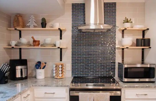 Morrow House | 15 Minutes to ATL! Mid-Century Modern Home Perfect for Family Fun