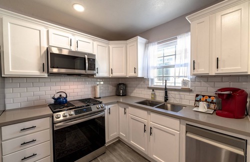 Galveston Cottage | 15% off When You Stay 3 Nights or Longer Now Through Dec 19th