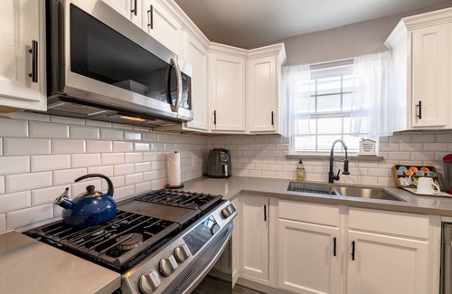 Galveston Cottage | 15% off When You Stay 3 Nights or Longer Now Through Dec 19th