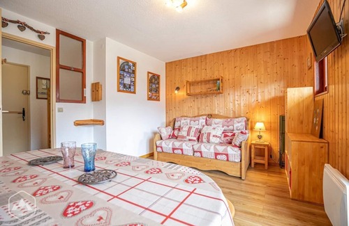 Aussois Apartment | 150m from ski slopes, Ground floor, balcony, tv, ski locker, 24m², Aussois