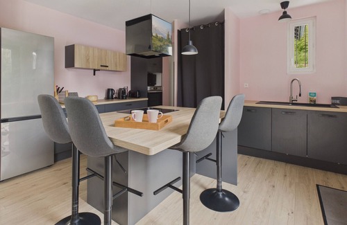 Andernos-les-Bains Ski Chalet | 150m from the beach, house with garden for 9