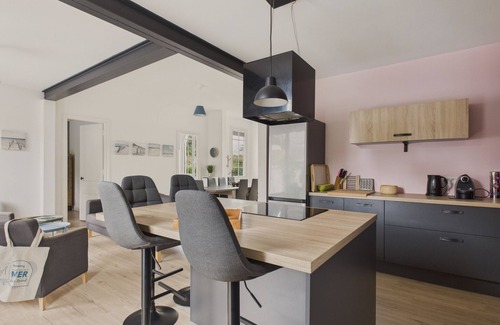 Andernos-les-Bains Ski Chalet | 150m from the beach, house with garden for 9