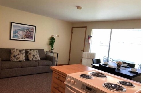 Quincy Condo | #155- Kater's Kabin Condo near large pool & shuttle to Gorge Amp-book separately