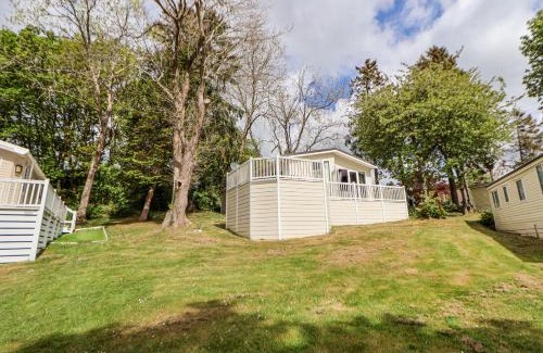 Ruthin House | 155 Woodland Hall Lyons