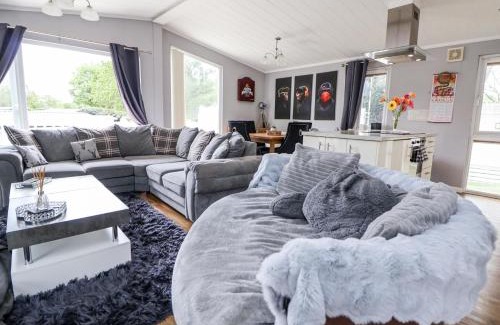 Ruthin House | 155 Woodland Hall Lyons