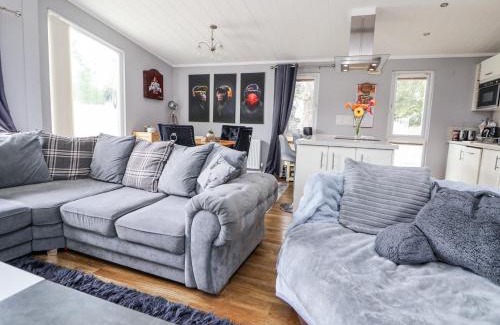 Ruthin House | 155 Woodland Hall Lyons