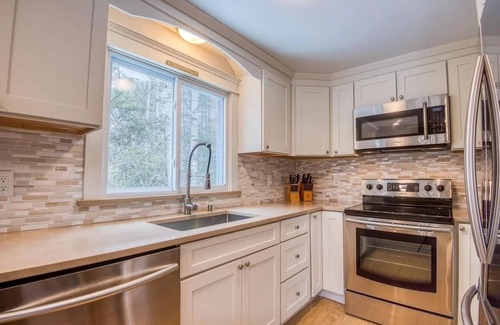 Franconia House | 157SL Peaceful Franconia Notch forest retreat near Cannon; privacy, and comfort - Dog Friendly!