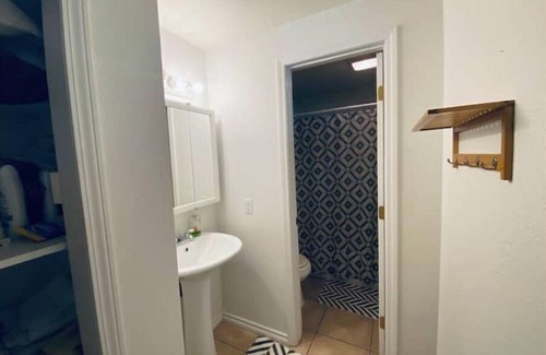 Quincy Condo | #159 Condo near large pool & shuttle to Gorge Amp-book separately