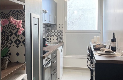Pere Lachaise Apartment | 1593 Charonne