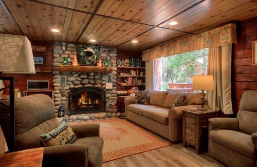 North Wawona Ski Chalet | 16 Chipmunks Holiday