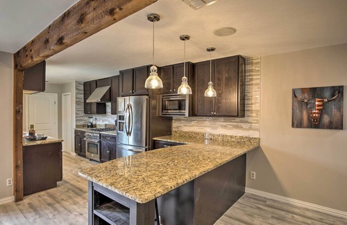 Garland House | 16 Mi to Lake Ray Hubbard: Garland Family Home