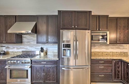 Garland House | 16 Mi to Lake Ray Hubbard: Garland Family Home