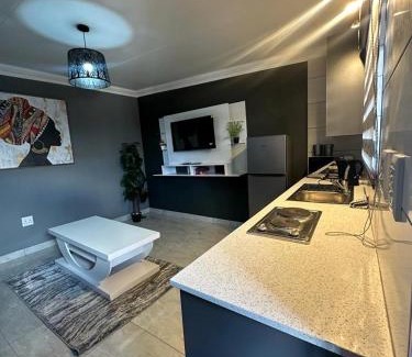 Bezuidenhout Valley Apartment | 163 on Bez Unit 20