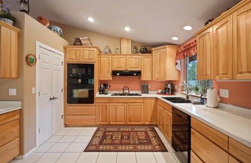 River Forest Acres House | 164 Jillian - Private peaceful retreat