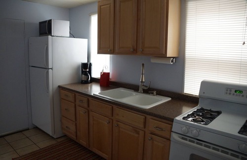 City Park West Apartment | 1640 Franklin Spacious, Clean, Comfort Quiet Neighborhd, Walk/Bike dwntwn