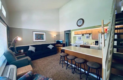 Quincy Condo | #168 Condo near large pool & shuttle to Gorge Amp-book separately