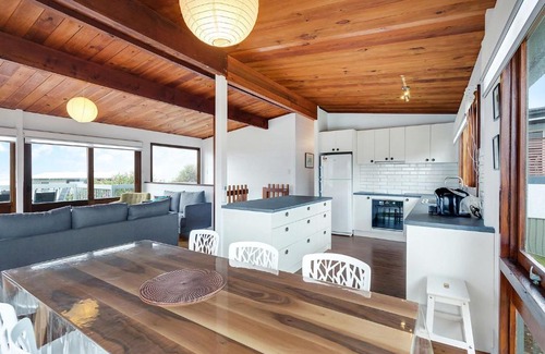 Dalmeny House | 17 Dulling Street Beach House