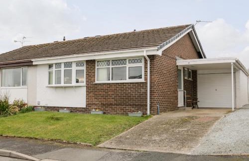 Llanfairpwllgwyngyll House | 17 Ffordd Gwenllian