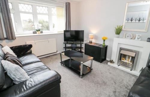 Llanfairpwllgwyngyll House | 17 Ffordd Gwenllian