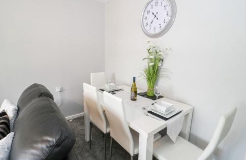 Llanfairpwllgwyngyll House | 17 Ffordd Gwenllian