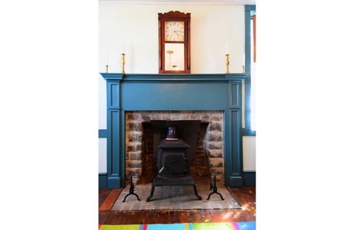 Paris House | 1790s cottage in Millersburg