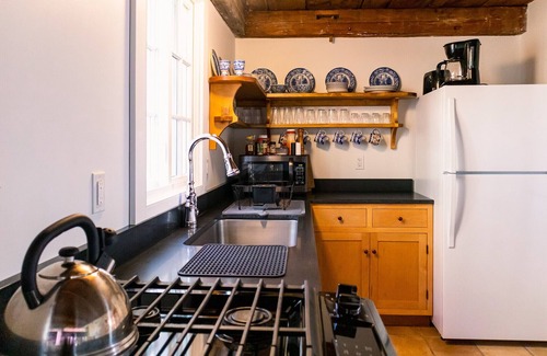 Springfield House | 1794 Pioneer House - Renovated, No Cleaning Fee