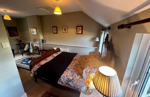 Cowbridge House | 17th century cottage on farm in Vale of Glamorgan