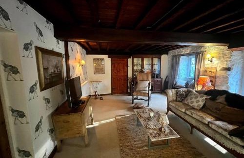 Cowbridge House | 17th century cottage on farm in Vale of Glamorgan