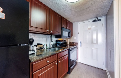 Myrtle Beach Apartment | 17th-floor oceanfront studio with AC, pool, hot tub & WiFi - snowbird-friendly