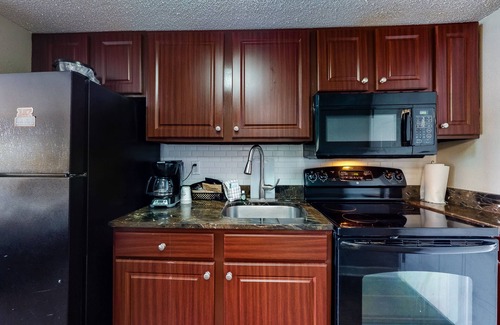 Myrtle Beach Apartment | 17th-floor oceanfront studio with AC, pool, hot tub & WiFi - snowbird-friendly