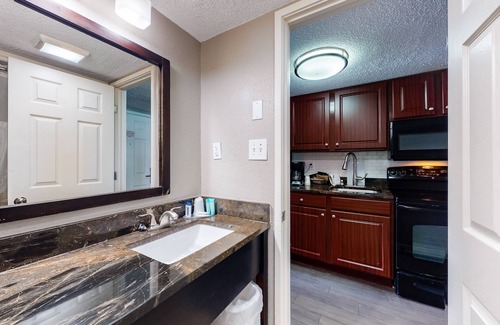 Myrtle Beach Apartment | 17th-floor oceanfront studio with AC, pool, hot tub & WiFi - snowbird-friendly