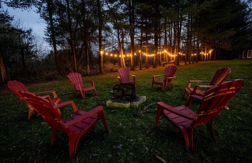 Caledon Ski Chalet | 18 Acre Cozy and Relaxing Chalet with HOT TUB!
