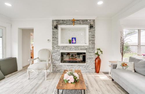 Lake Underhill House | 18 Mi to Disney Home with Yard, Near Dtwn Orlando