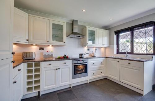 Treator House | 18 Raleigh Close