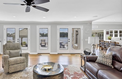 Lake Murray of Richland House | 18 SANDALS is a luxurious Lake Murray getaway with optional boat rental