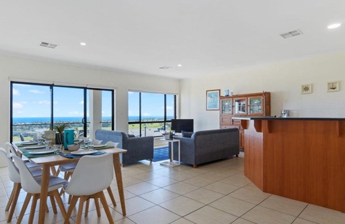 Normanville House | 18 Turnberry Drive