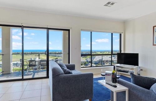 Normanville House | 18 Turnberry Drive